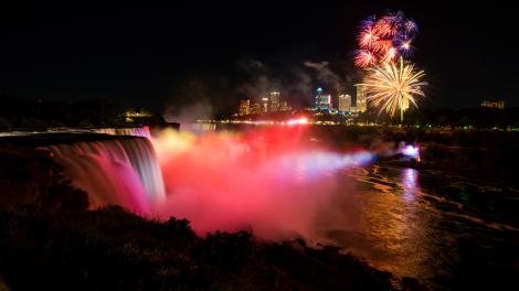 壯觀的煙火及燈光秀 壯觀的煙火及燈光秀