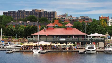 Dining along the downtown waterfront Dining along the downtown waterfront