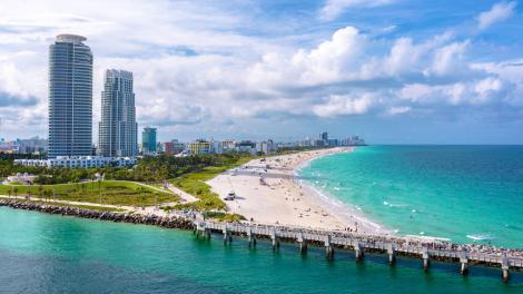 Bright blue waters in South Beach, Miami Bright blue waters in South Beach, Miami