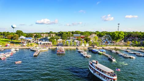 Arnolds Park Amusement Park overlooks Lake Okoboji, a paradise for water recreation Arnolds Park Amusement Park overlooks Lake Okoboji, a paradise for water recreation