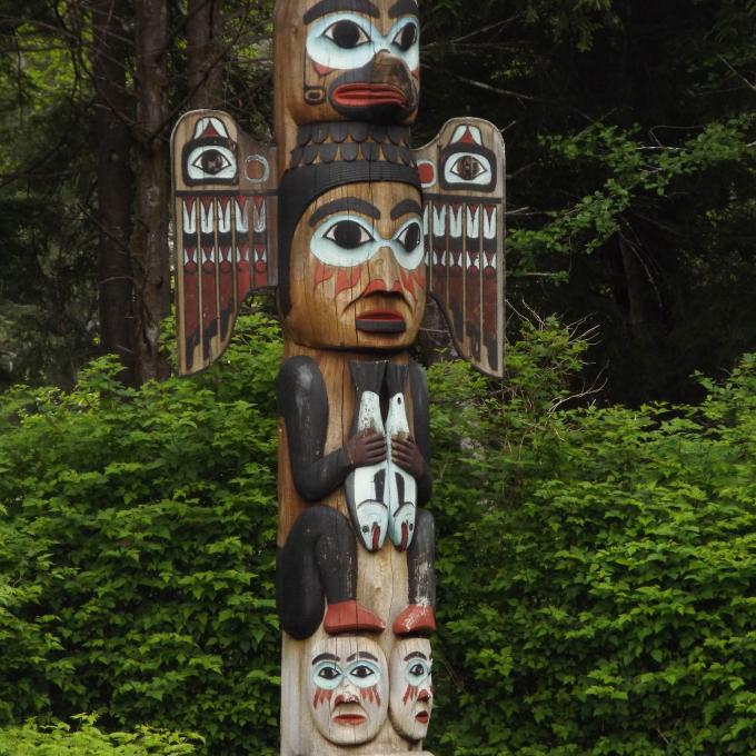 前往凱奇坎旁的薩克斯曼 (Saxman) 及圖騰灣州立公園 (Totem Bight State Park),參觀數量居世界之冠的圖騰柱收藏。 前往凱奇坎旁的薩克斯曼 (Saxman) 及圖騰灣州立公園 (Totem Bight State Park),參觀數量居世界之冠的圖騰柱收藏。