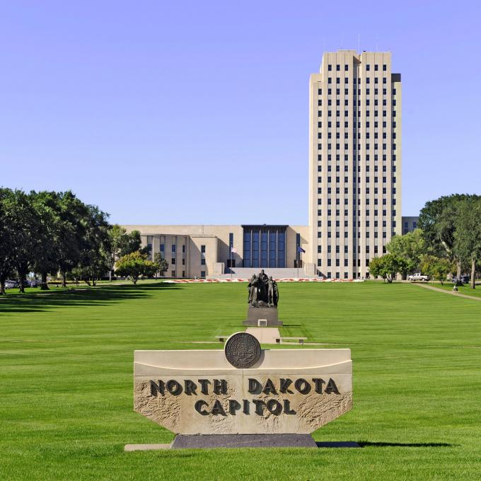 俾斯麥不對稱的議會大廈建築 俾斯麥不對稱的議會大廈建築