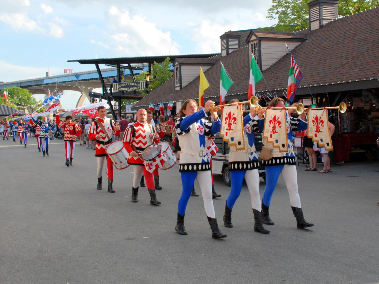 義大利假期的巡旗儀式 義大利假期的巡旗儀式