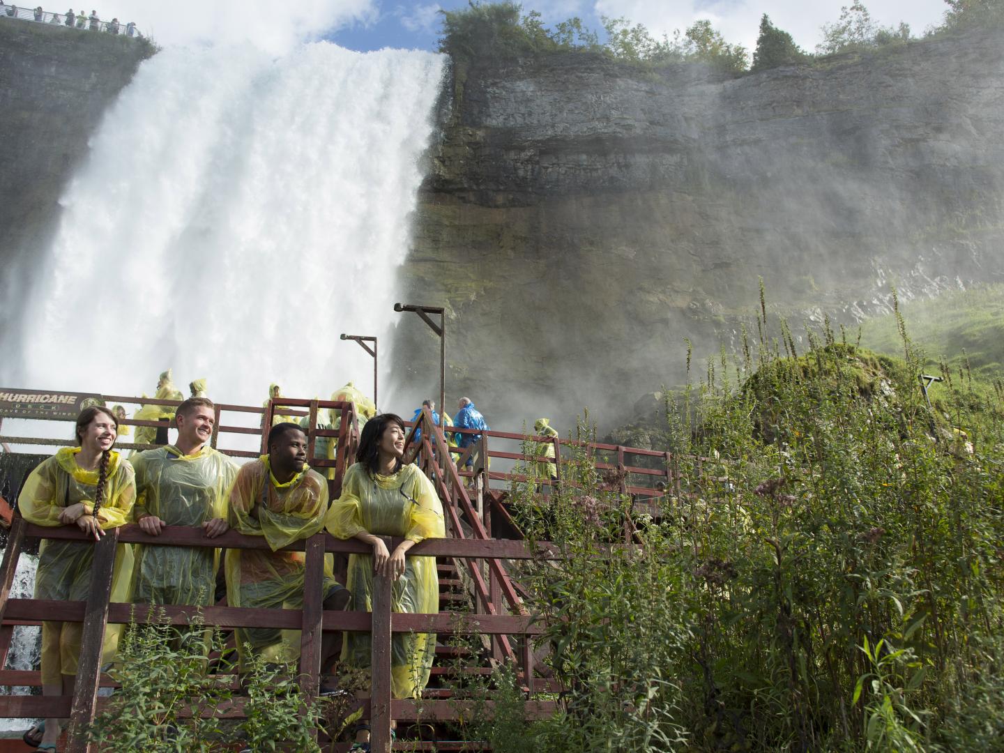 在紐約州的尼加拉瀑布州立公園遊覽風洞 在紐約州的尼加拉瀑布州立公園遊覽風洞