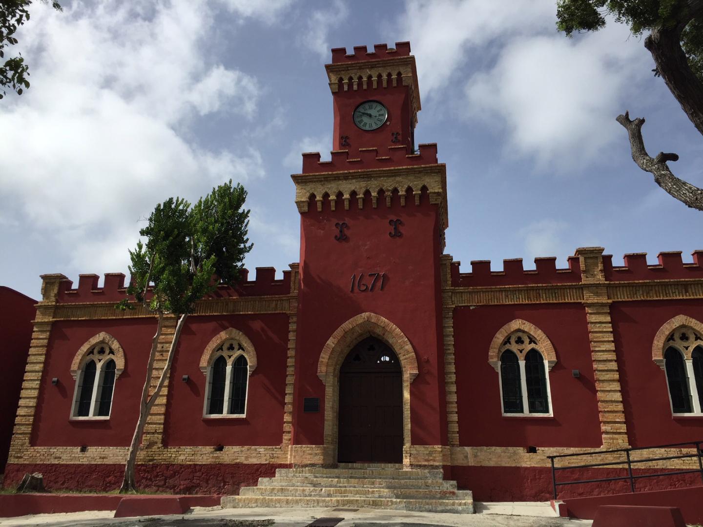 聖托馬斯島夏洛特阿馬利亞的克里斯汀堡,擁有紅色與綠色的外牆 聖托馬斯島夏洛特阿馬利亞的克里斯汀堡,擁有紅色與綠色的外牆