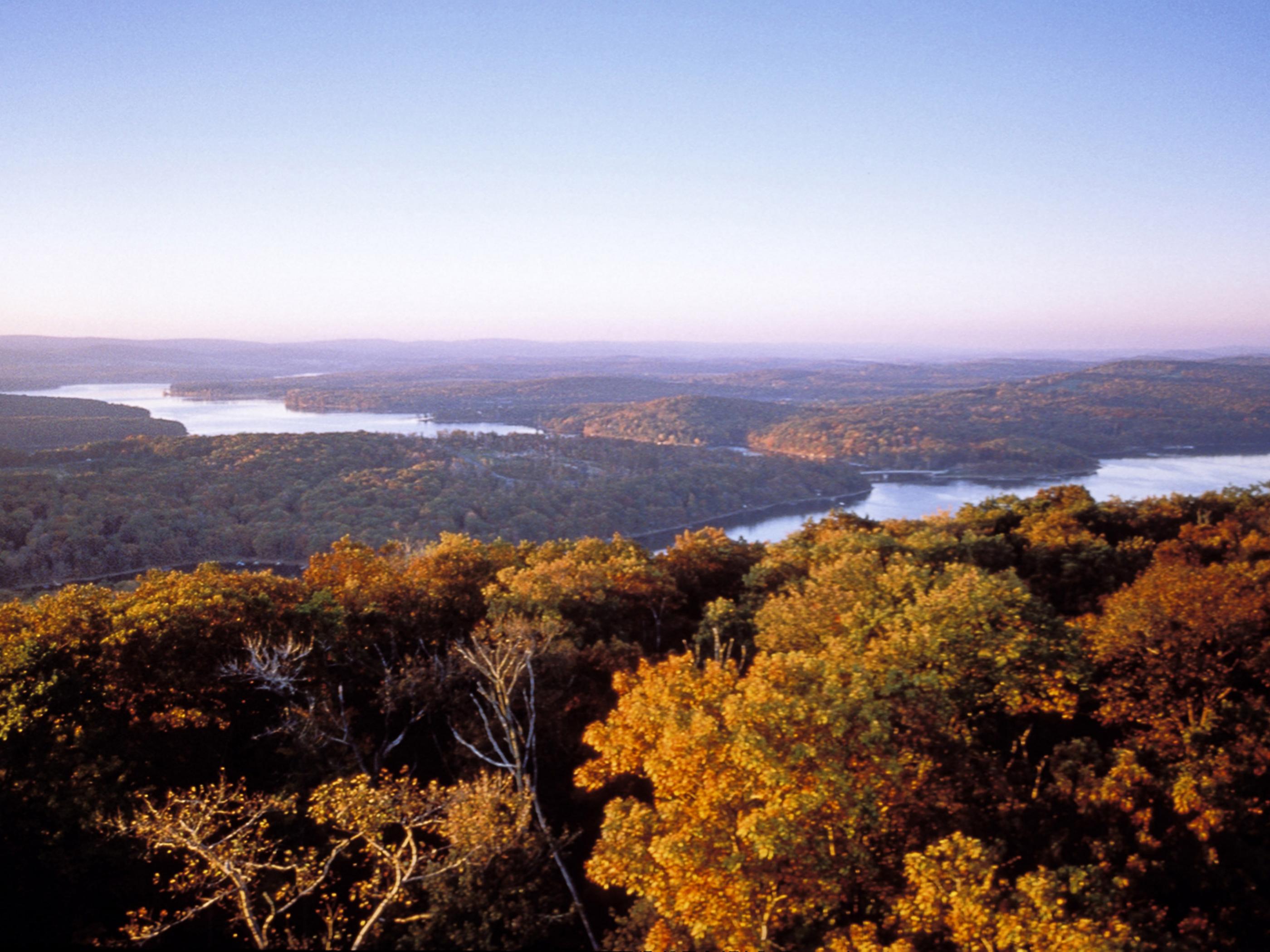 Fall foliage at Deep Creek Lake Fall foliage at Deep Creek Lake