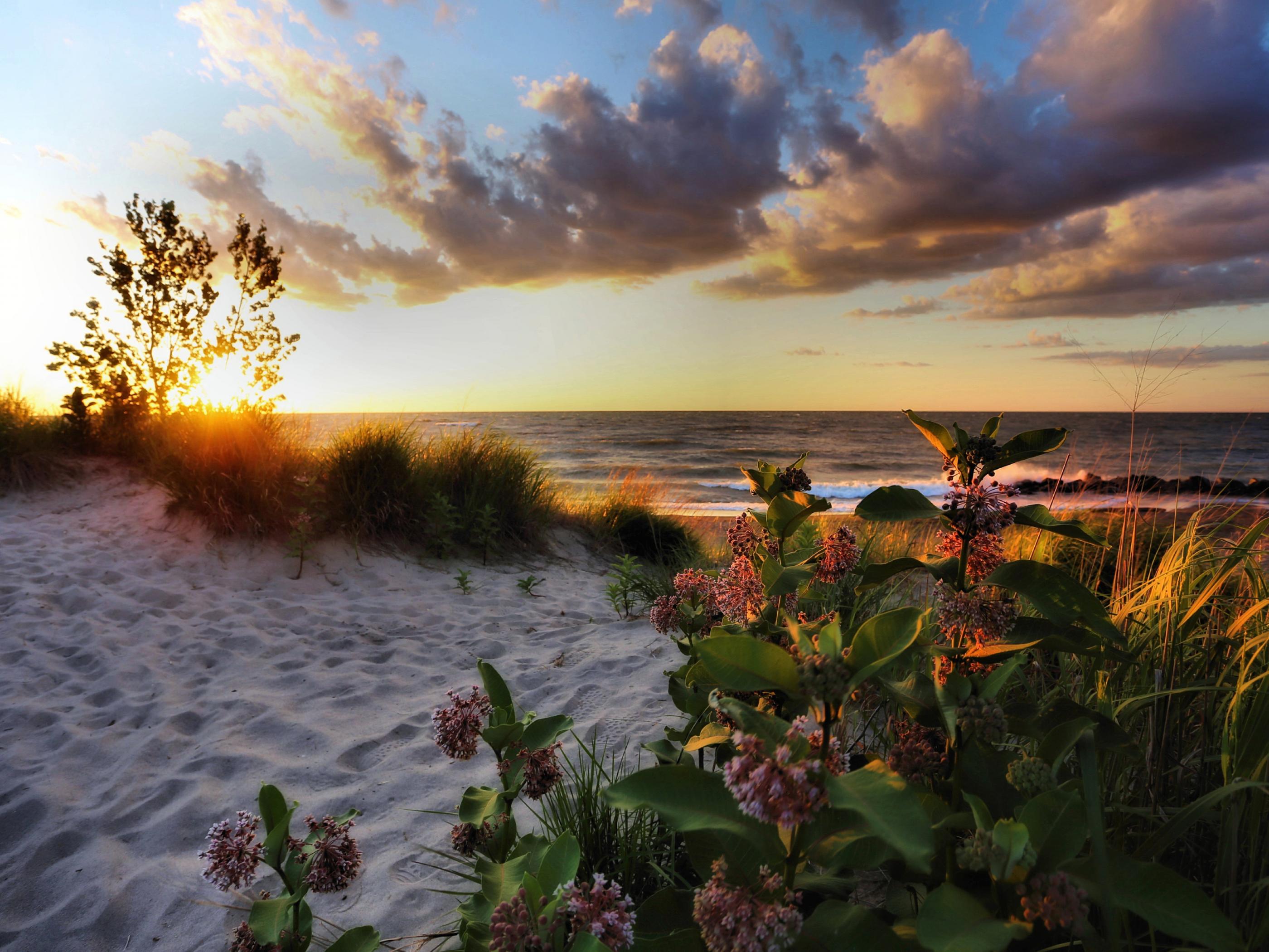 Scenic beach views of Lake Erie at Presque Isle State Park Scenic beach views of Lake Erie at Presque Isle State Park