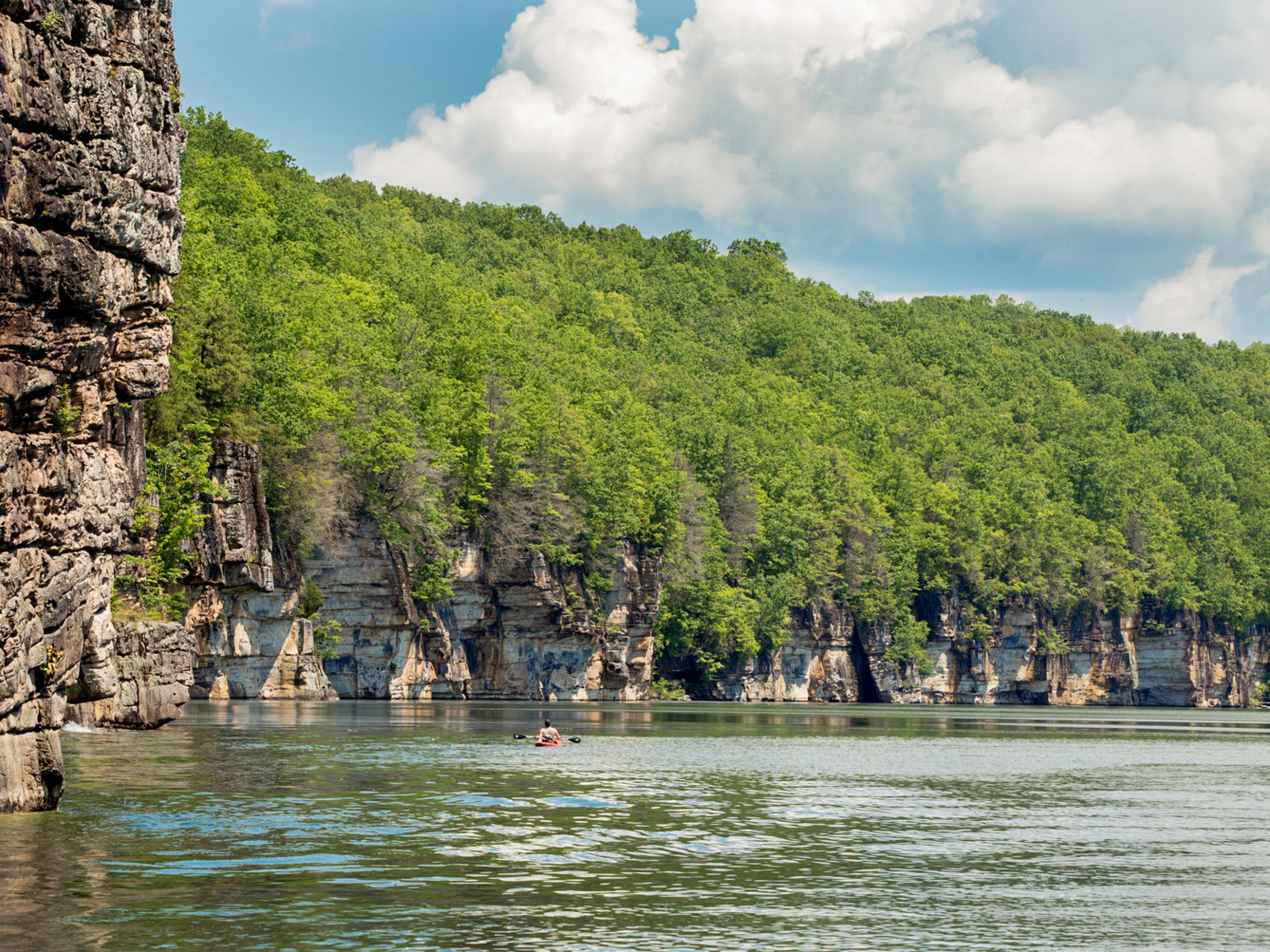 Kayaking along impressive rock formations on Summersville Lake Kayaking along impressive rock formations on Summersville Lake