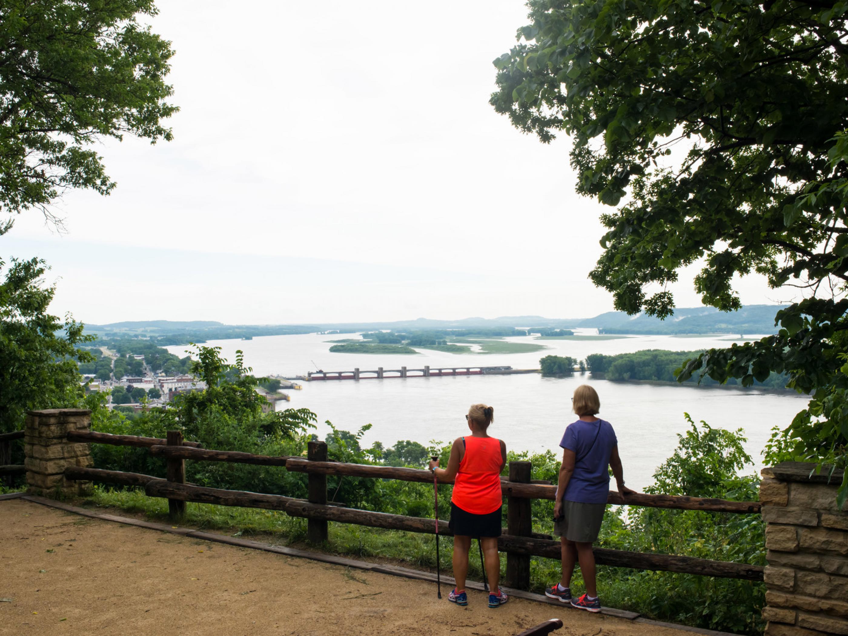 Scenic overlook at Bellevue State Park along the Mississippi River Scenic overlook at Bellevue State Park along the Mississippi River
