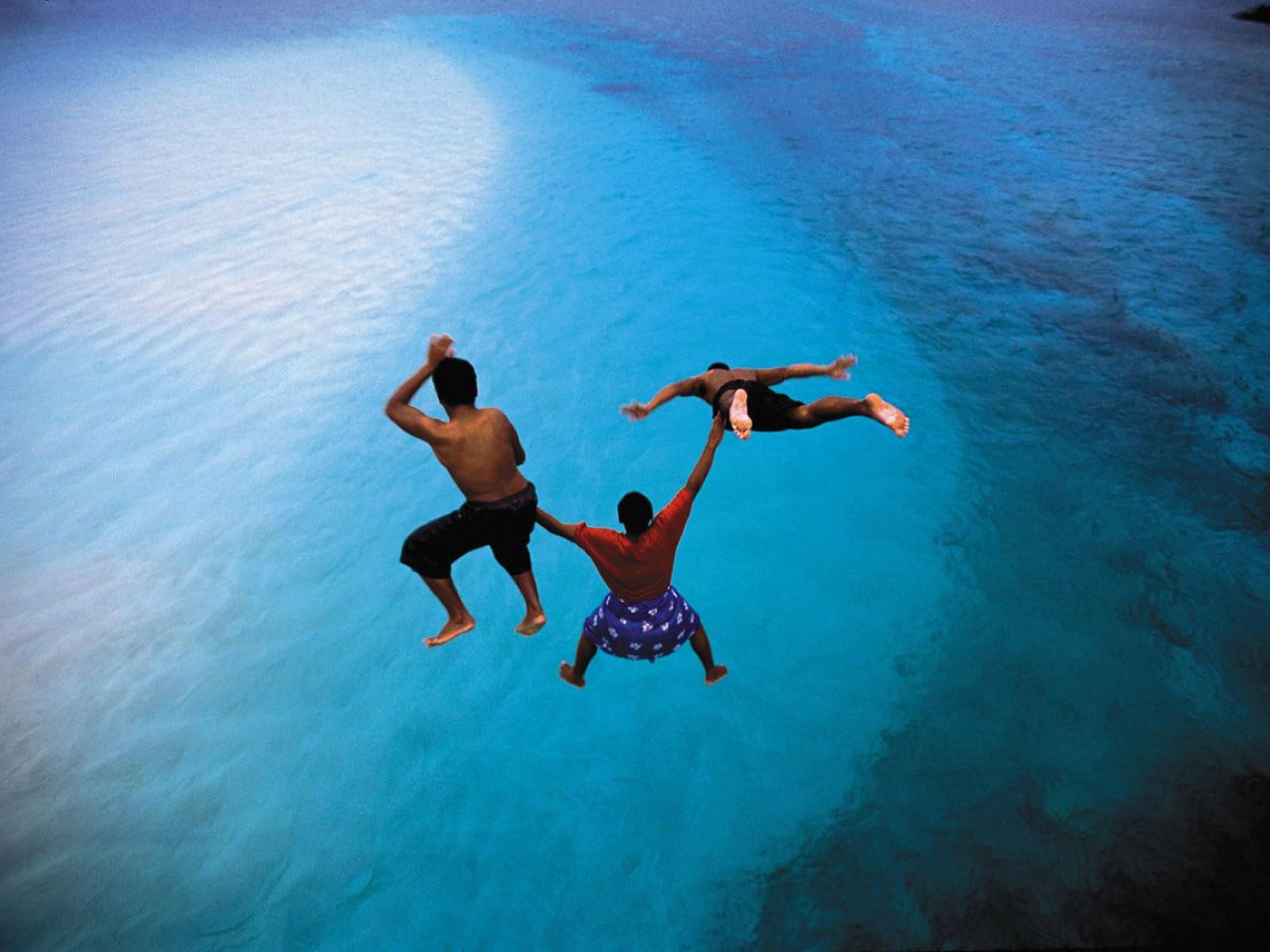 Diving into the harbor on Aunuu Island Diving into the harbor on Aunuu Island