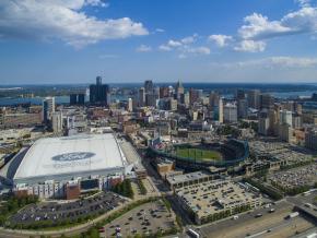 從底特律河眺望城市天際線 從底特律河眺望城市天際線