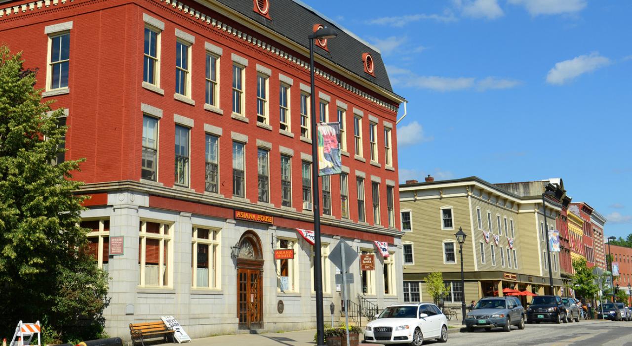 州街上林立的歷史建物 州街上林立的歷史建物