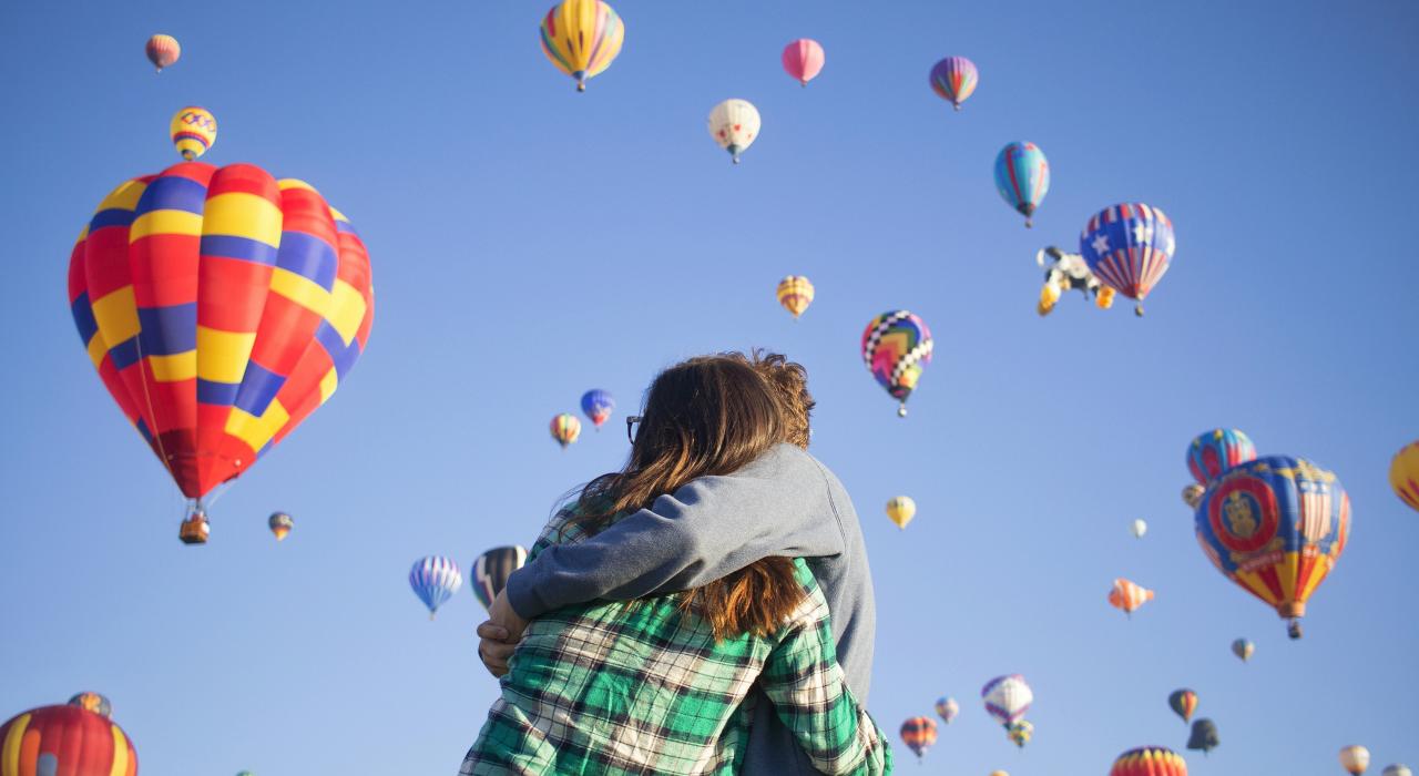 欣賞阿布奎基國際熱氣球節的熱氣球升空 欣賞阿布奎基國際熱氣球節的熱氣球升空