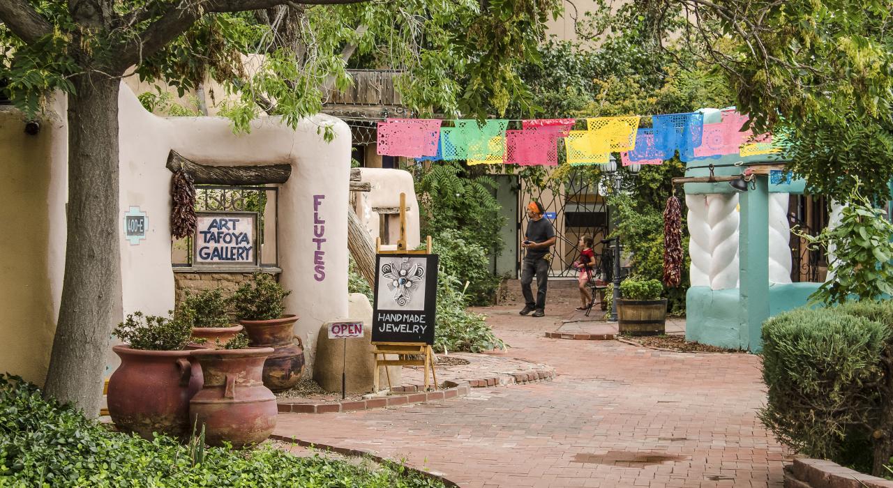 在古色古香的舊城廣場度過愉快的一天 在古色古香的舊城廣場度過愉快的一天