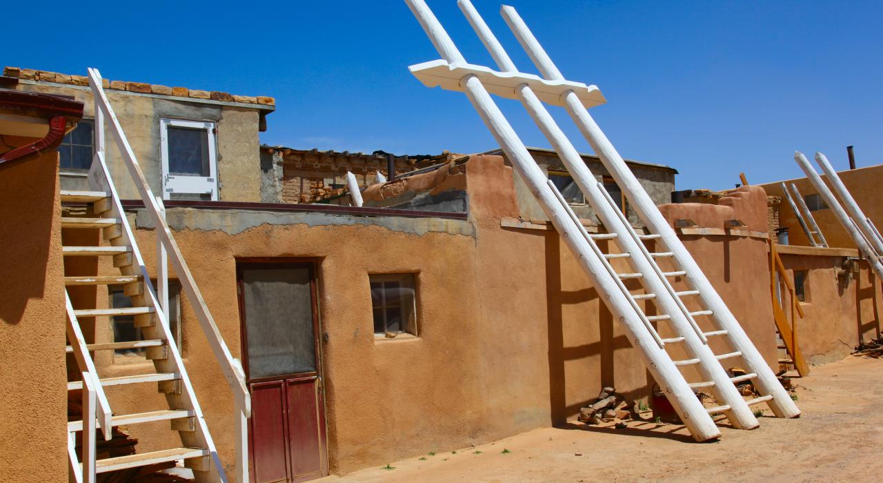 阿布奎基外圍阿科馬印地安保留區的大地穴 阿布奎基外圍阿科馬印地安保留區的大地穴