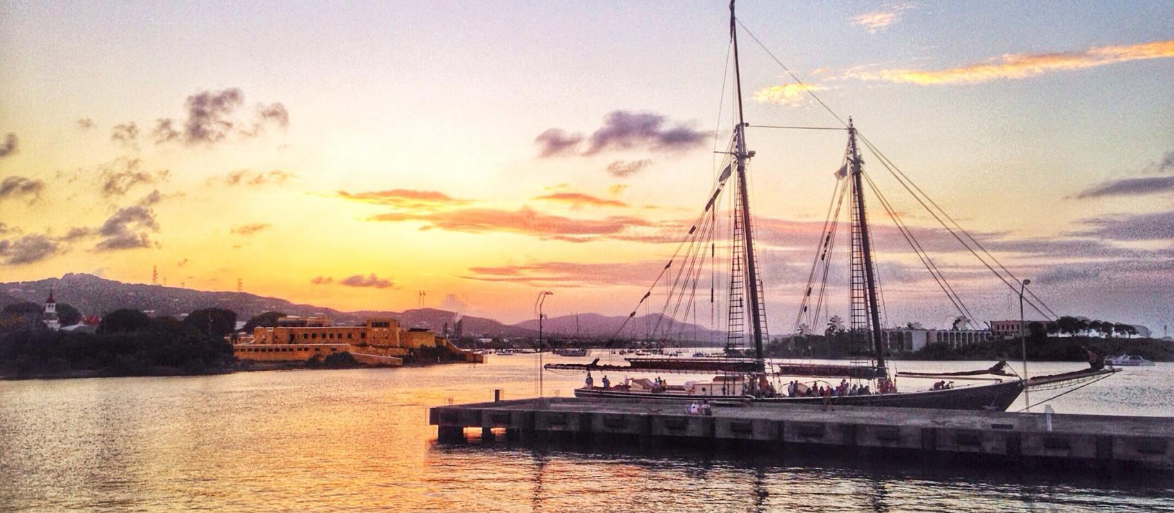 聖克羅伊島克里斯琴斯特德港的落日餘暉 聖克羅伊島克里斯琴斯特德港的落日餘暉